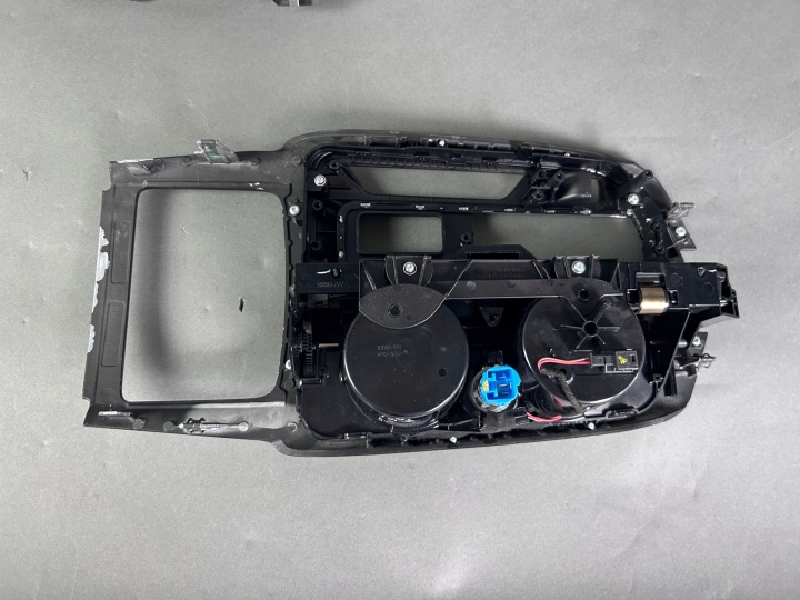 фото №5, Панель бардачок туннеля карбон maserati levante 673005387