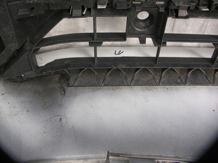 фото №14, Audi q3 83a s-line 18 - бампер переднее решётка