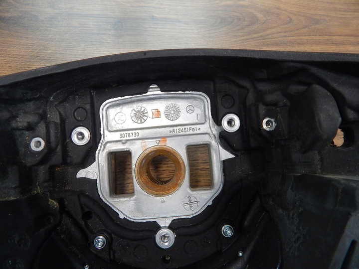 фото №11, Mercedes gle glc w205 w447 w166 w253 w218 w213 руль amg pod лепестки