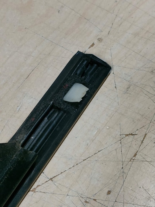 фото №6, Планка скла двері лівий bok chrysler pacifica 16 -