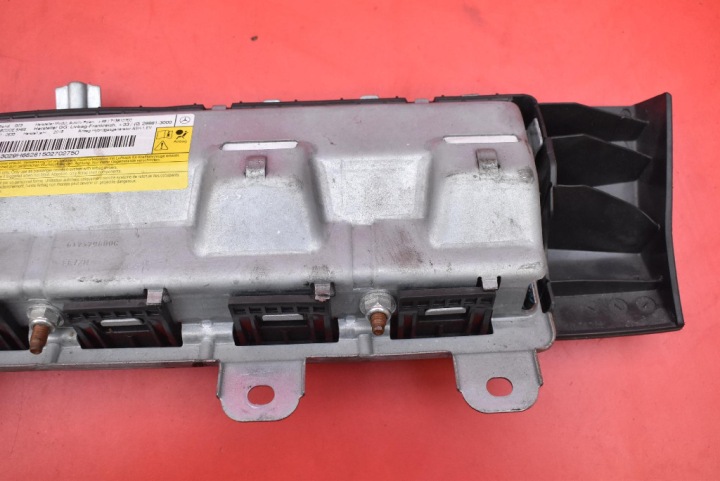 фото №6, Подушка подушка безопасности водителя коленная a1768601302 mercedes cla c117