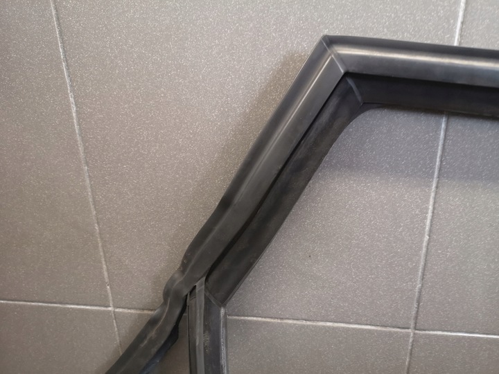 фото №7, Прокладка скла двері правий зад audi a4 b7 avant 8k9839440f