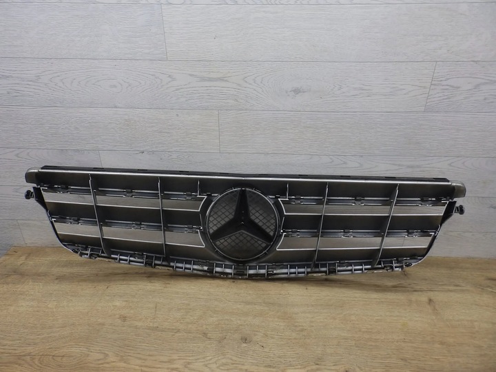 фото №6, Mercedes-benz c w204 2010 з спереду решітка радіатор