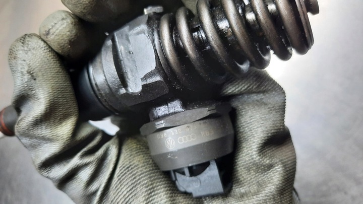 фото №6, Pompowtryskiwacz 038130073ag 0414720215 vw passat b5 1.9 tdi