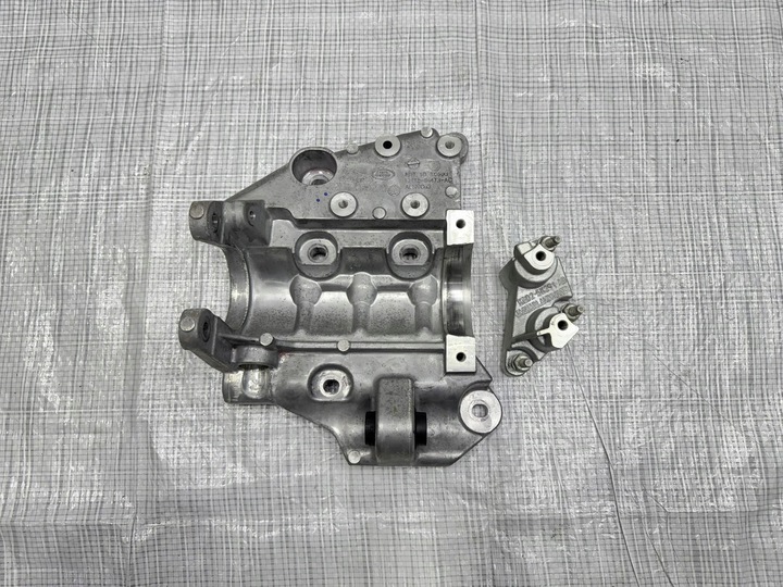 фото №1, Подушка кронштейн land rover discovery sport r-dynamic 23- k8d2-4h473-ac