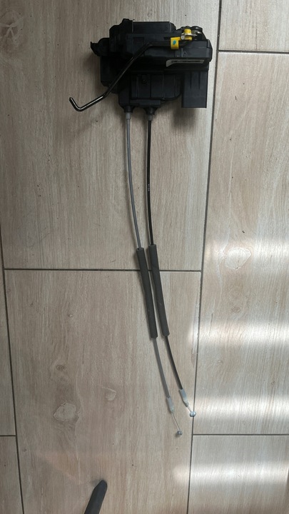 фото №1, Замок дверь левый зад 2 pin 81410-1j020 hyundai i20