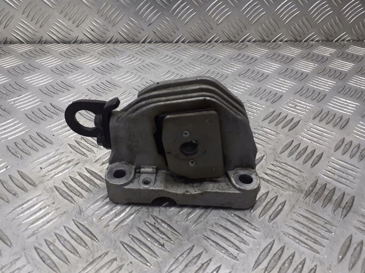 фото №1, Лапи подушка двигателя volvo s60 i 2.4 d