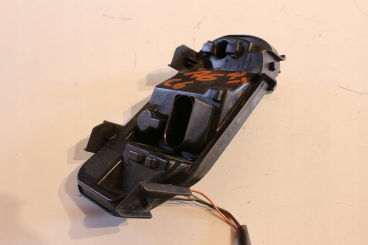 фото №6, Праві вкладка лампи зад audi a6 c6