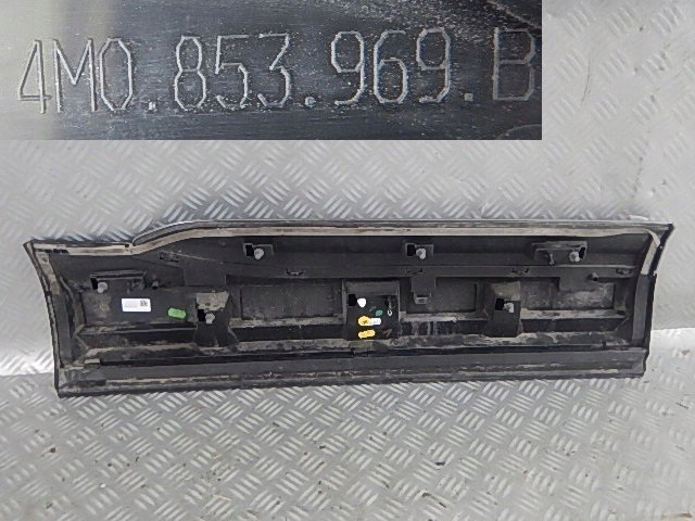 фото №2, Audi q7 4m ліва планка na двері зад quattro