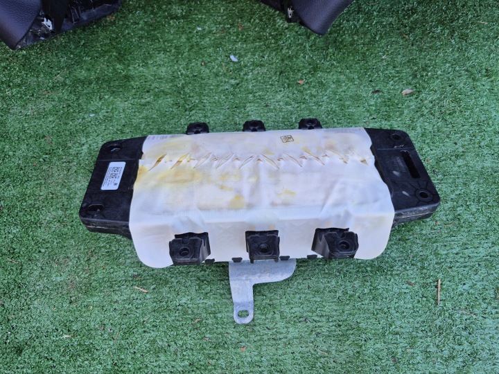фото №9, Торпедо консоль оригинальная 2 x air bag mercedes eqe 294 a294 suv