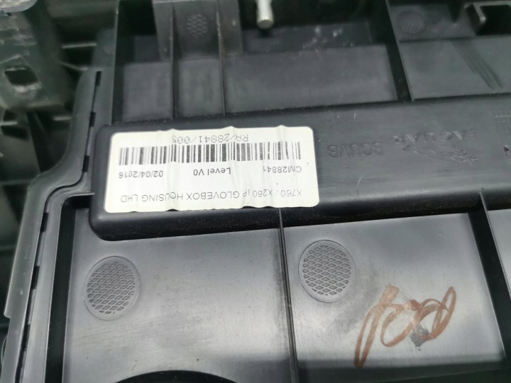 фото №8, Бардачок пассажира jaguar xf x260 gx730060t10ac