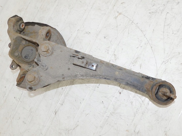 фото №8, Toyota avensis t27 2.0 d4d 09r поворотна опора зад праве