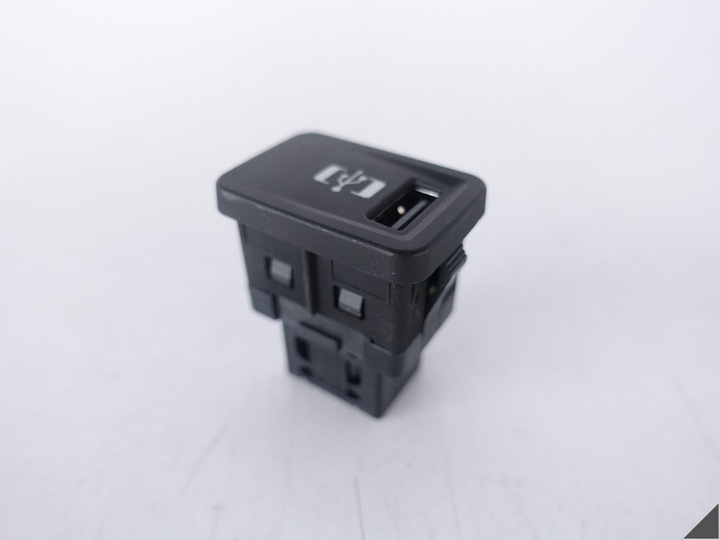 фото №1, Ferrari roma f169 296 gts f171 sf90 f173 дэйтона sp3 port гнездо usb