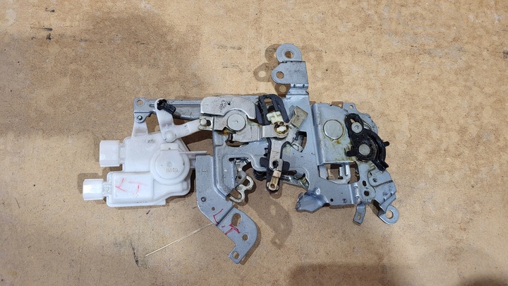 фото №1, Замок дверь левый зад mazda 5 cr 05-