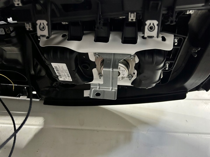 фото №10, Mercedes cle 236 c236 amg панель консоль подушка безпеки ремені подушки нитка шкіра