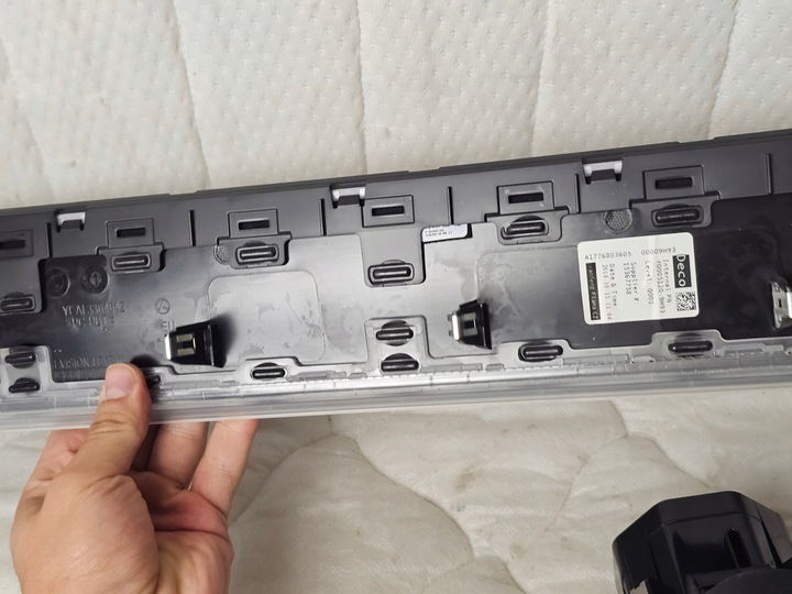 фото №11, Dekor планка захист консолі mercedes a w177 w118 решітка повітропровід led замша