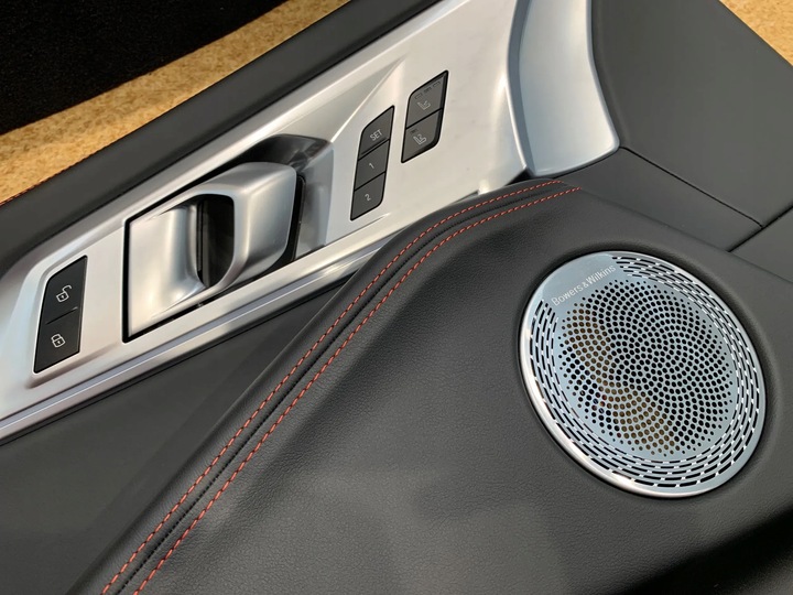 фото №13, Bmw xm g09 сидіння диван обшивки 1/500 label red jak нове