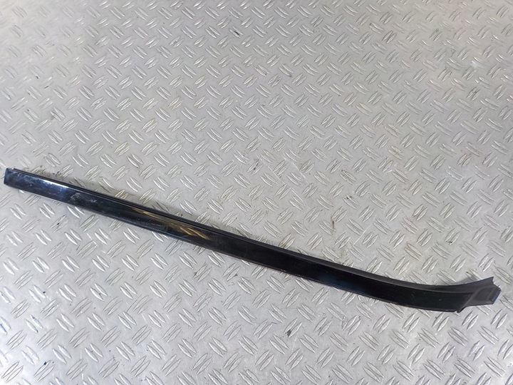 фото №1, Mercedes w207 купе 09- планка скла лобовий права