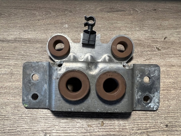 фото №1, Кронштейн радиатор audi a8 s8 d4 4h0121233e