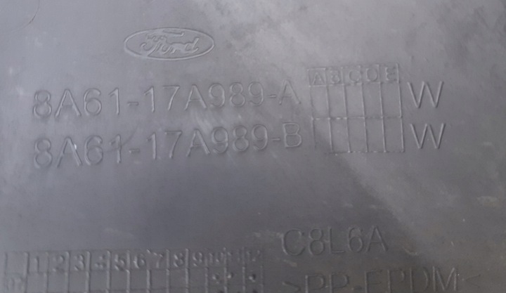 фото №3, Fiesta mk7 заглушка бампера фаркоп 2008-12 r