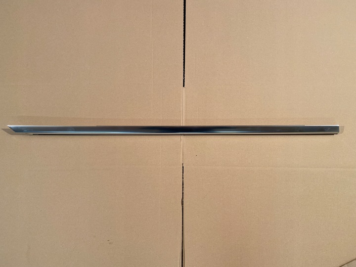 фото №1, Mercedes c-klasa планка хром дверь a205720204