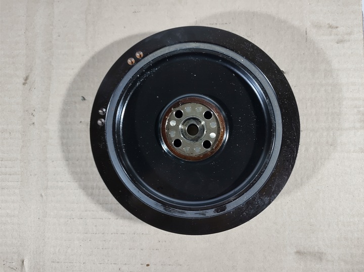 фото №7, Volvo v40 1.5 t3 12r- колесо пасове вала 31359414