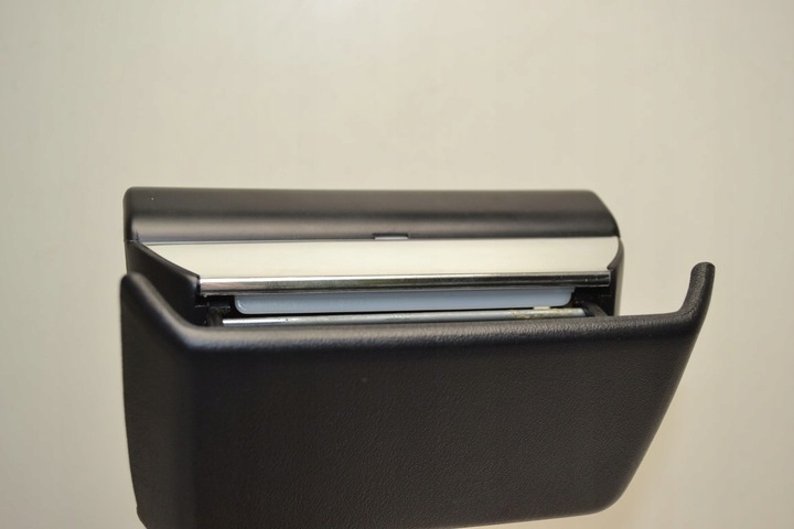 фото №5, Mercedes w124 e класс пепельница интерьера