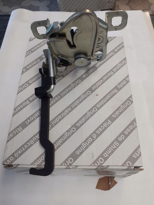 фото №1, Замок кришки двигуна alfa romeo 159