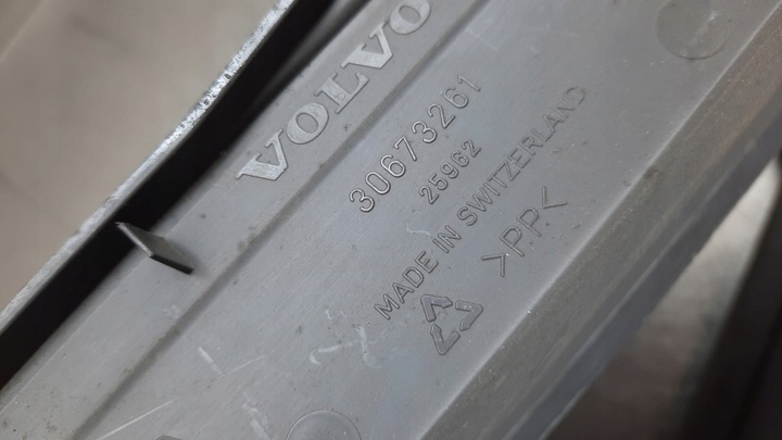 фото №9, Крепление треугольника предупредительный 30673261 volvo