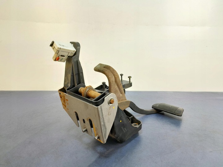 фото №3, Chrysler pacifica i 4,0 педаль основание тормоза