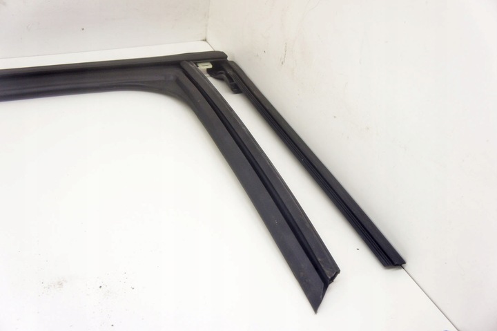 фото №5, Nq233 opel corsa f прокладка стёкла правые зад