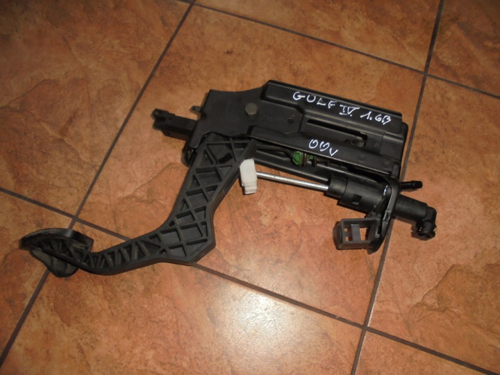 фото №1, Golf iv 1.6 педаль сцепления 1j1721059 ae