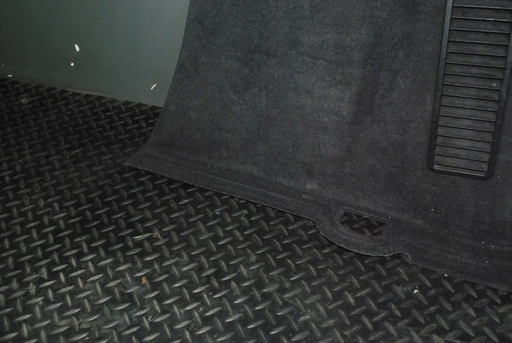 фото №9, Оббивка боковина багажника p audi a8 d3 4e0863880f