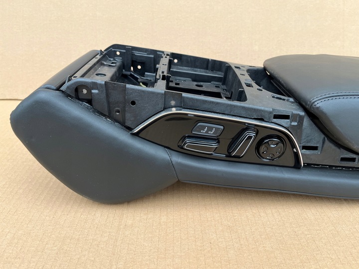 фото №5, Audi a8 s8 d4 подлокотник бардачок зад чёрный кожа + управление сиденьями