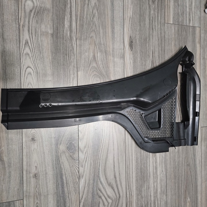 фото №1, Панель под лобовым стеклом audi a1 82b819404c 82c 819404c правые перед