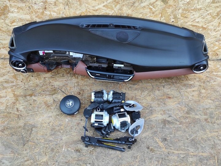 фото №1, Панель консоль alfa romeo giulia