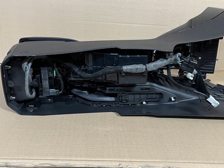 фото №16, Ford focus mk3 рестайлинг 14- подлокотник туннель комплектный европа