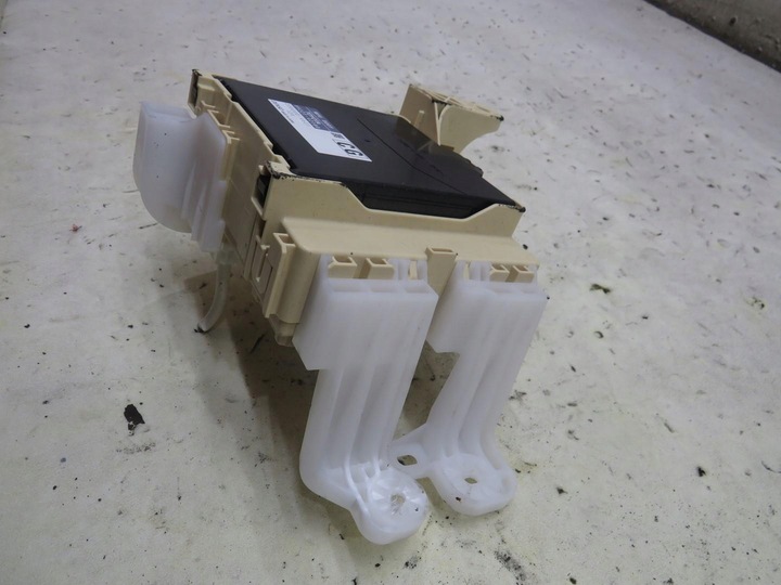 фото №5, Коробка запобіжників toyota rav 4 iv 2.0 d4d 6358-3373