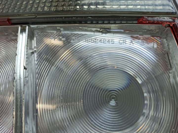 фото №9, Фара задняя w крышка багажника cadillac sts seville 16524238a