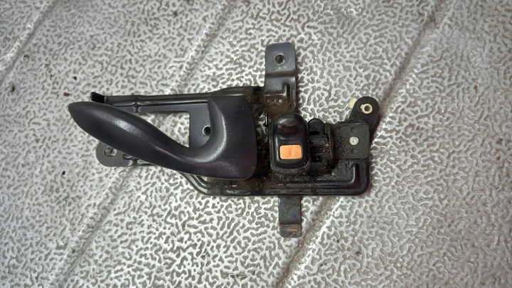 фото №1, Ручка внутренняя. правая правая hyundai купе 98r