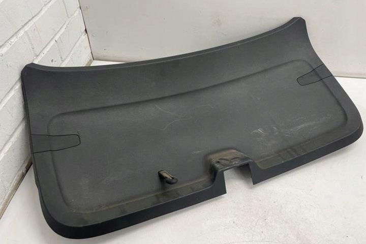 фото №1, Комплект обшивка дверей багажника skoda octavia i 1u2 5e7867975a 1.5l бензин