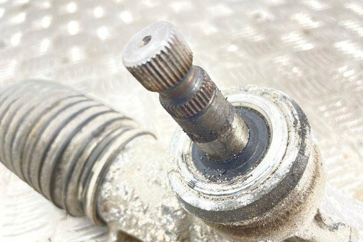 фото №7, Рулевая рейка toyota corolla verso _e12_ 4550002060 2.0l дизель 66kw 2003