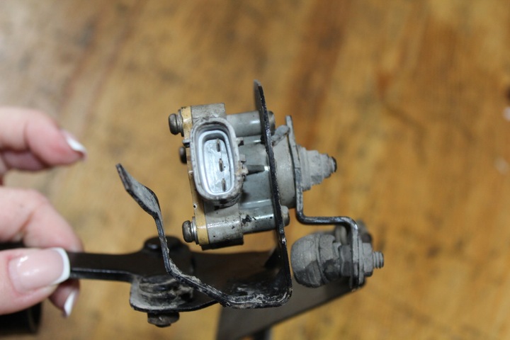 фото №5, Avensis t25 датчик вирівнювання лампа перед