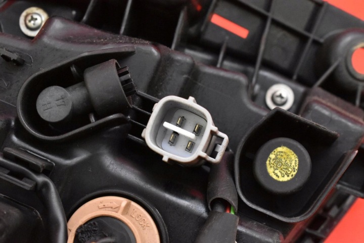 фото №9, Правая фара зад задняя 81550-f4120-00 toyota c-hr 1 i рестайлинг 19-21