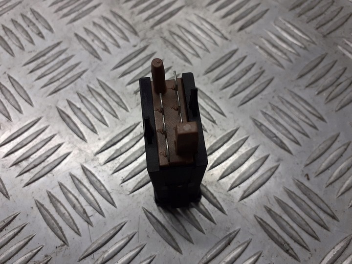 фото №2, Кнопка подогрева сиденья passat b5 3b0963564