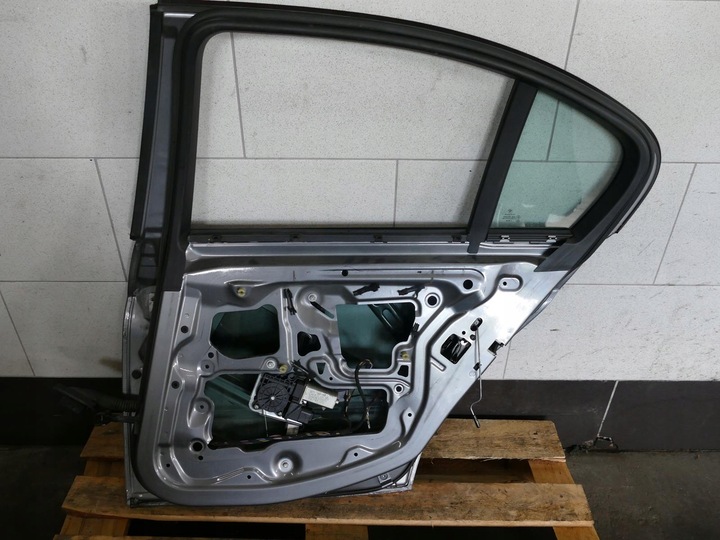 фото №15, Bmw e90 рестайлинг sedan дверь правые зад a52