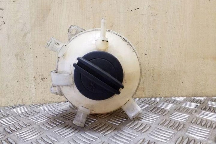 фото №7, Бачок расширительный vw tiguan 5n_ 3c0121321 2.0l дизель 103kw 2009