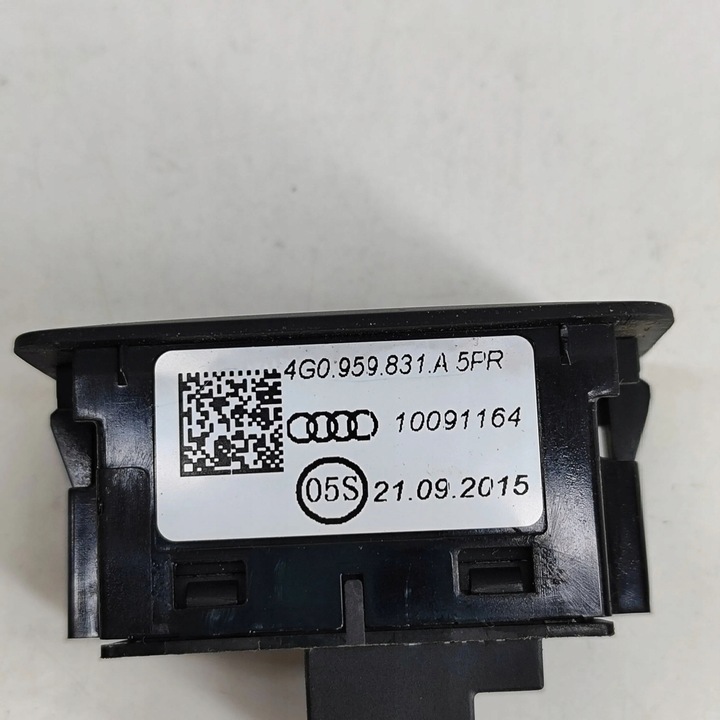 фото №7, Audi a7 s7 4g 2016 кнопка открывания крышки багажника