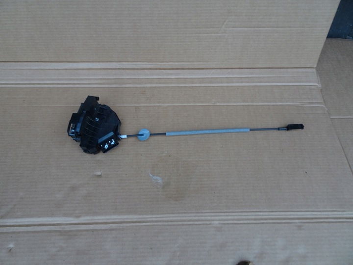 фото №1, Volvo v60 замок двері правий перед 5 pin 31301739