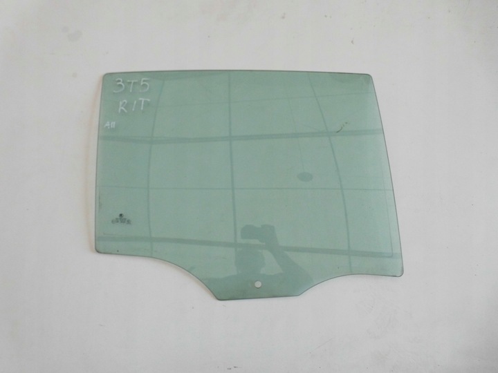 фото №1, Скло двері superb ii 3t sedan 2014r. права задня